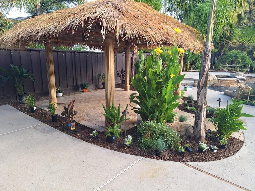 Pool with water features